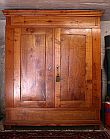 Kirschbaumschrank